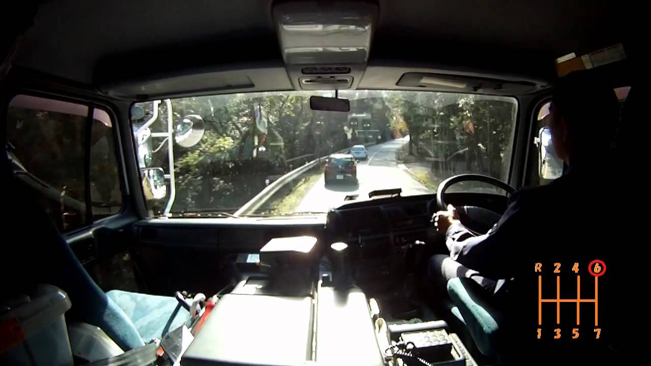 トレーラーの運転風景３