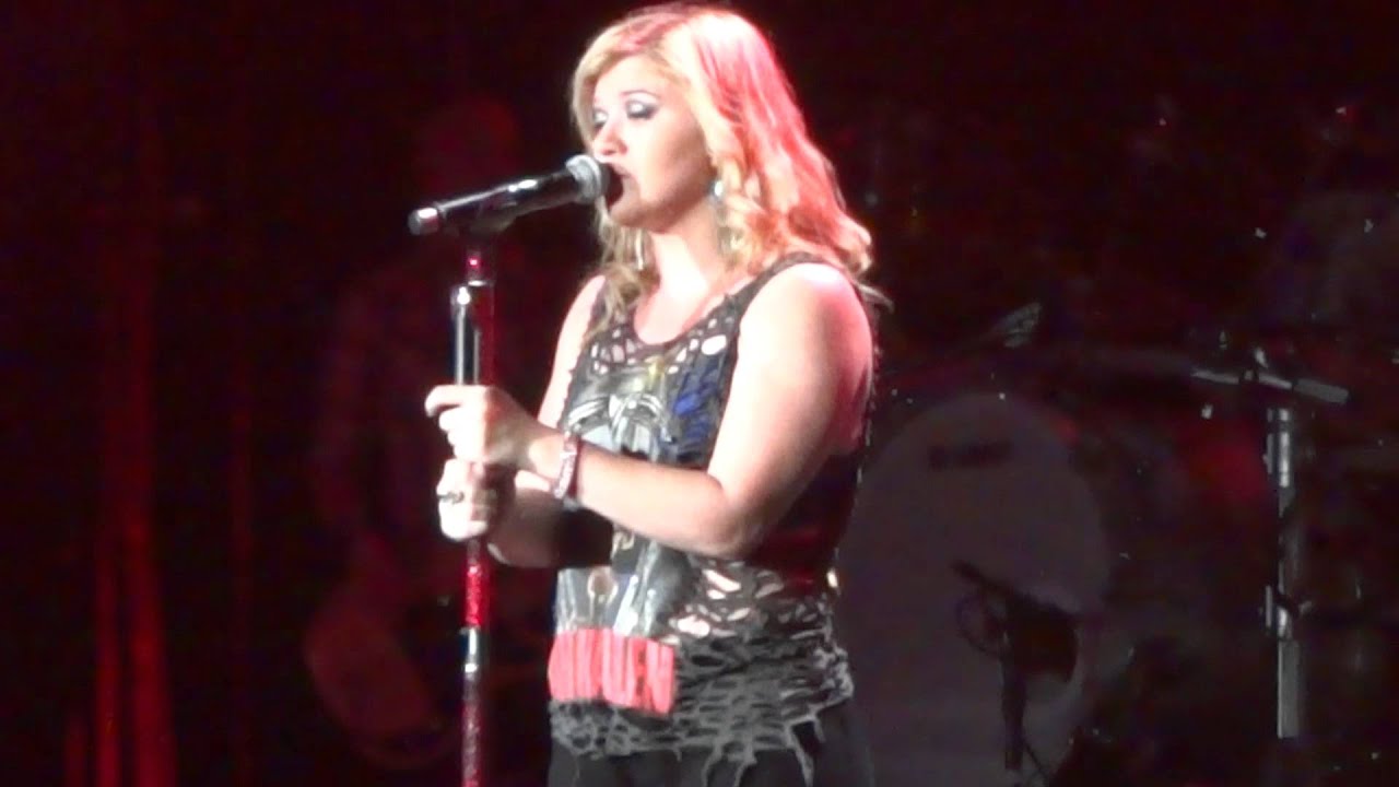 Kelly Clarkson - Wonderwall - Manchester Arena 12.10.12 HD