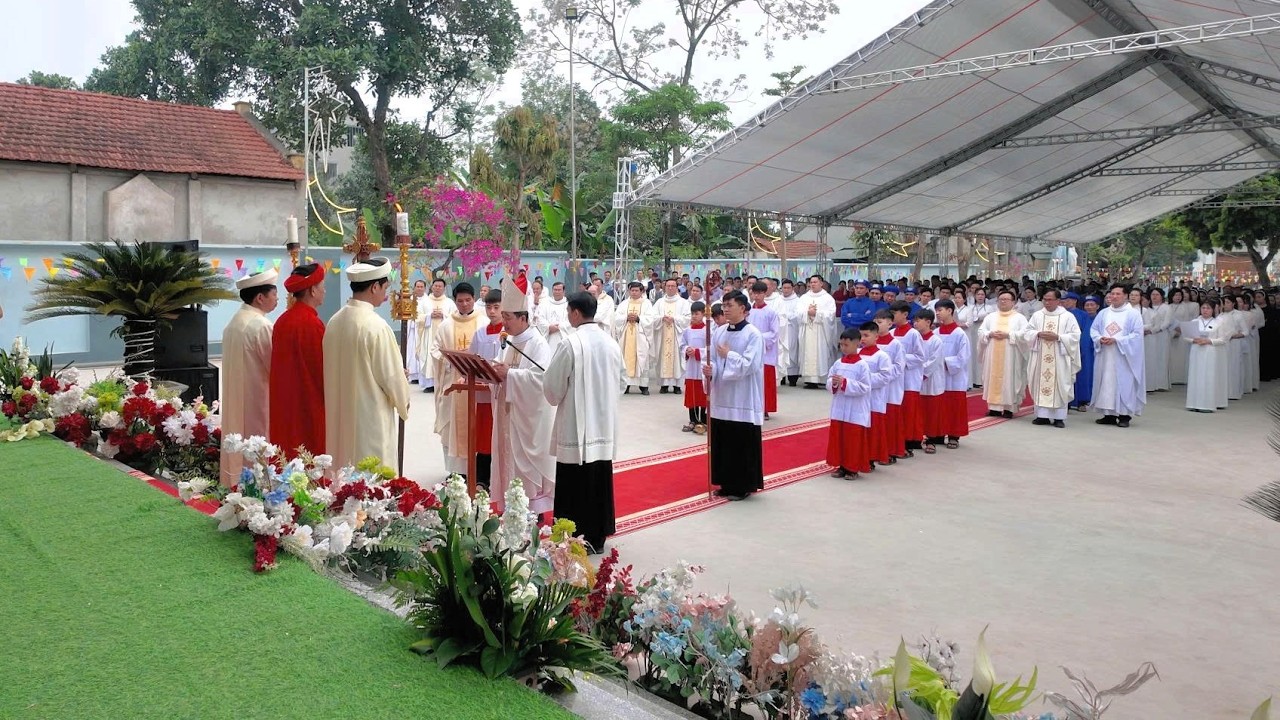 Nghi thức khánh thành và làm phép nhà thờ giáo xứ Thanh Uyên
