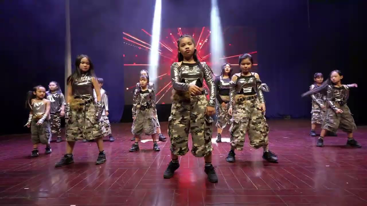 Mashup Black & Gold – Alpha Femme | Pink Girl
