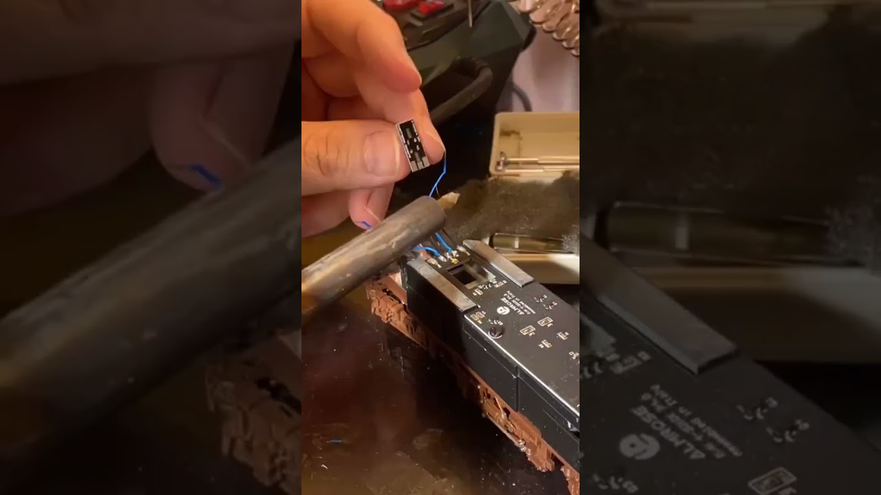 Aggiornamento Istallazione pcb Almrose in un E626 Roco Plastico trenini