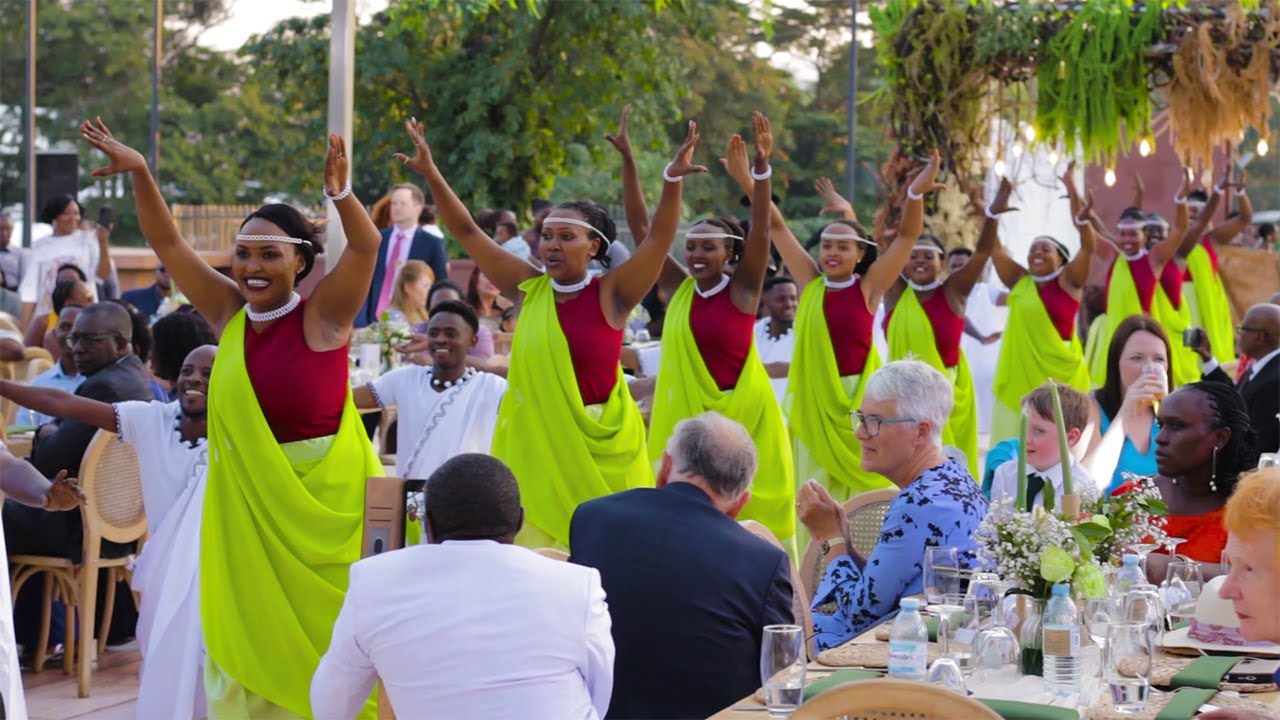 Irebere Uko Impundu Zisusurukije Abageni Mubukwe Bwabo Robert & Doreen Byari Umuriro