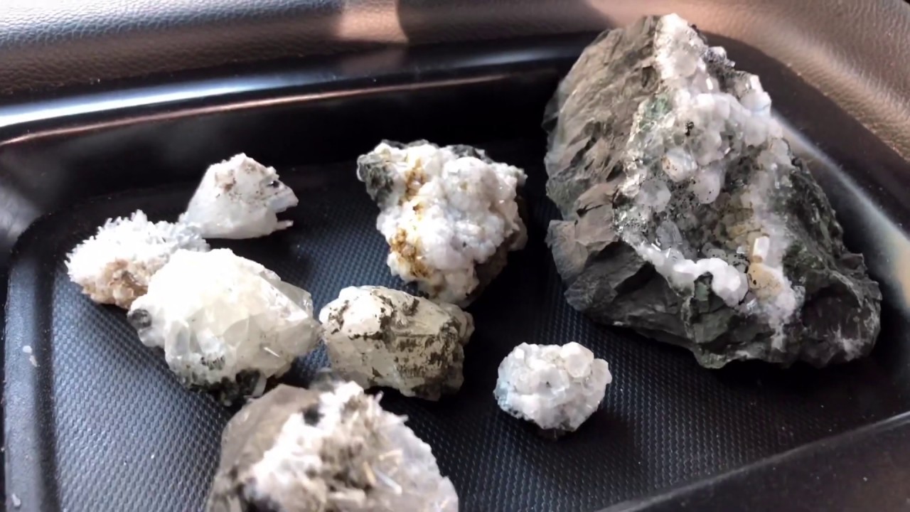 Rockhounding for Augite and Zeolite crystals in Washington State