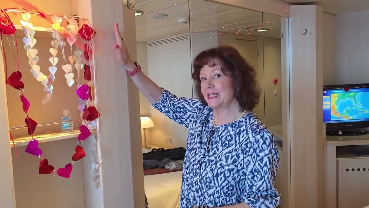 Лайнер Celebright Constellation, класс Aqua 9038