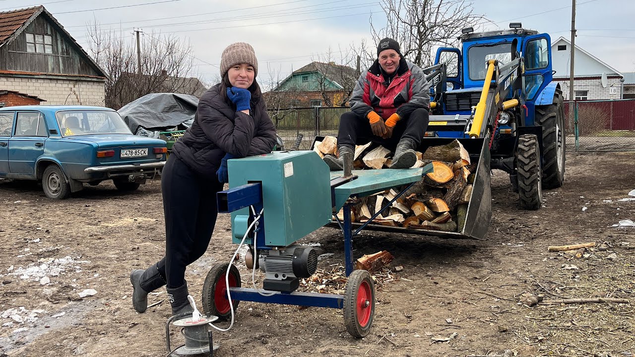 Все буде Україна! З такою донькою зять відпочиватиме, порубала всі дрова! Дроворуб ARTMASH ДКПР-220