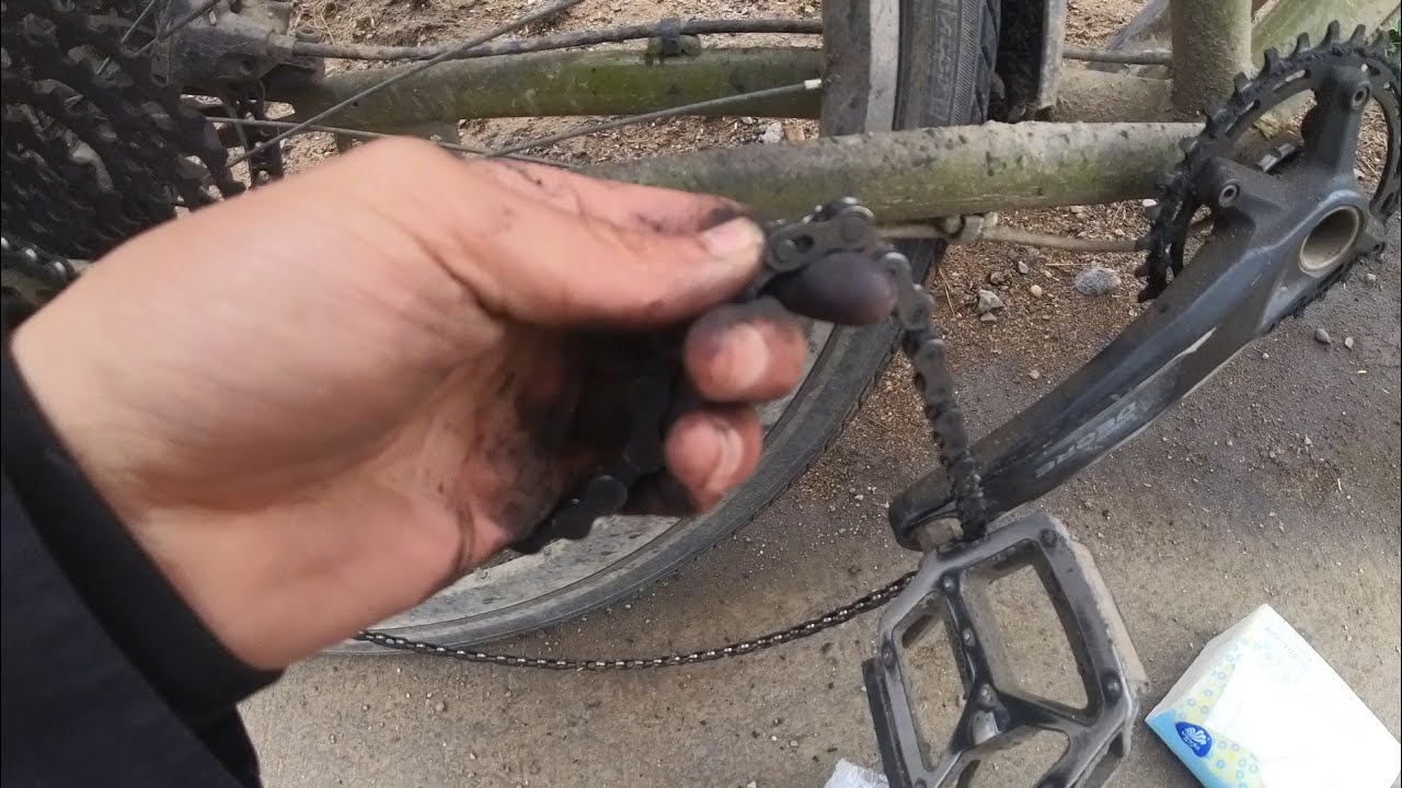 骑行回家路上遭遇链条罢工，给它换上新的魔术扣继续前往兴国县。关帝庙厕所旁蒸久违的糯米饭