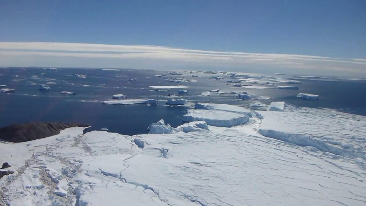Vol en hélicoptère en Antarctique - Terre Adélie.