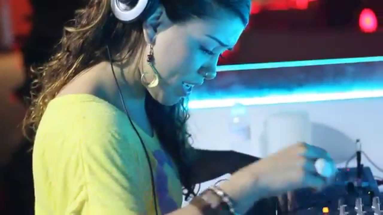 SISTAH VIBES flash dj session, BAHIA BEACH CLUB