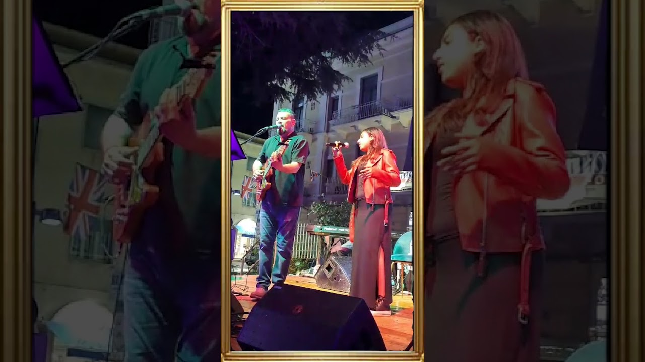 Karol Cocomello canta 