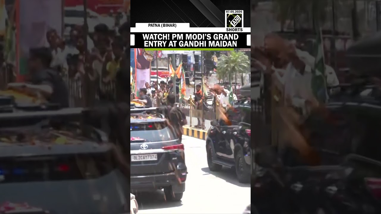 PM Modi&rsquo;s grand entry at Gandhi Maidan for Bihar Cabinet's oath-taking ceremony
