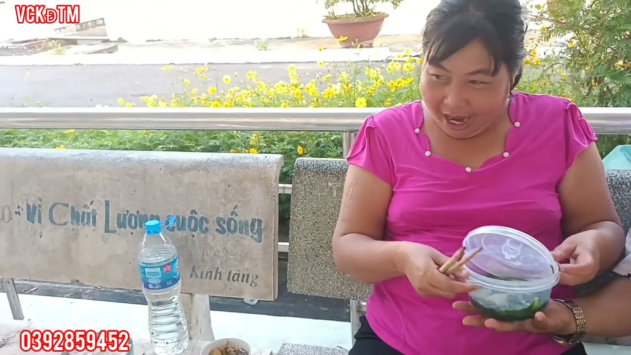 Cả nhà điều rất lo khi hôm nay chị Ba nhập viện gấp