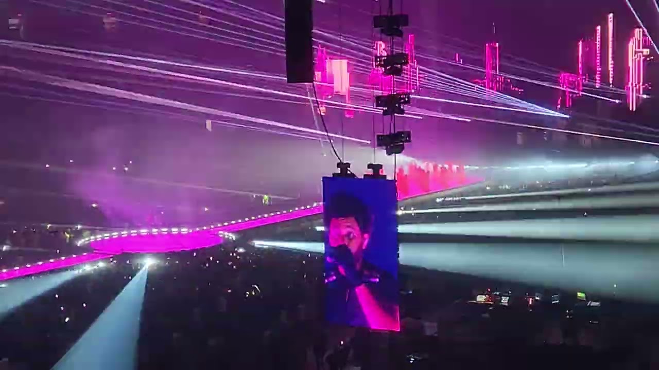 The Weeknd - Starboy ( Live at Rogers Centre )