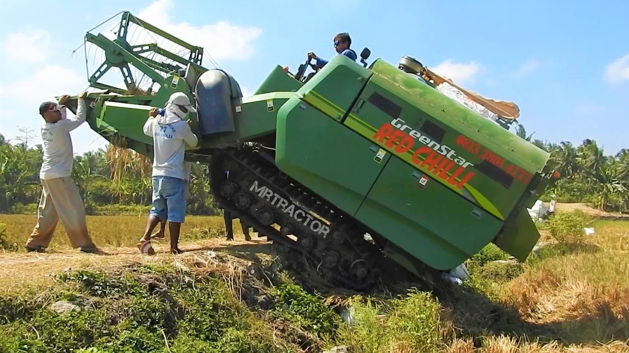 Rice Harvester Green Star Combine Working Mesin Panen Padi Modern