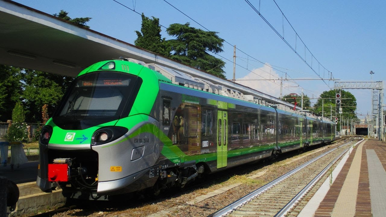 TRENI PASSEGGERI in ARRIVO e PARTENZA alla stazione di VICENZA