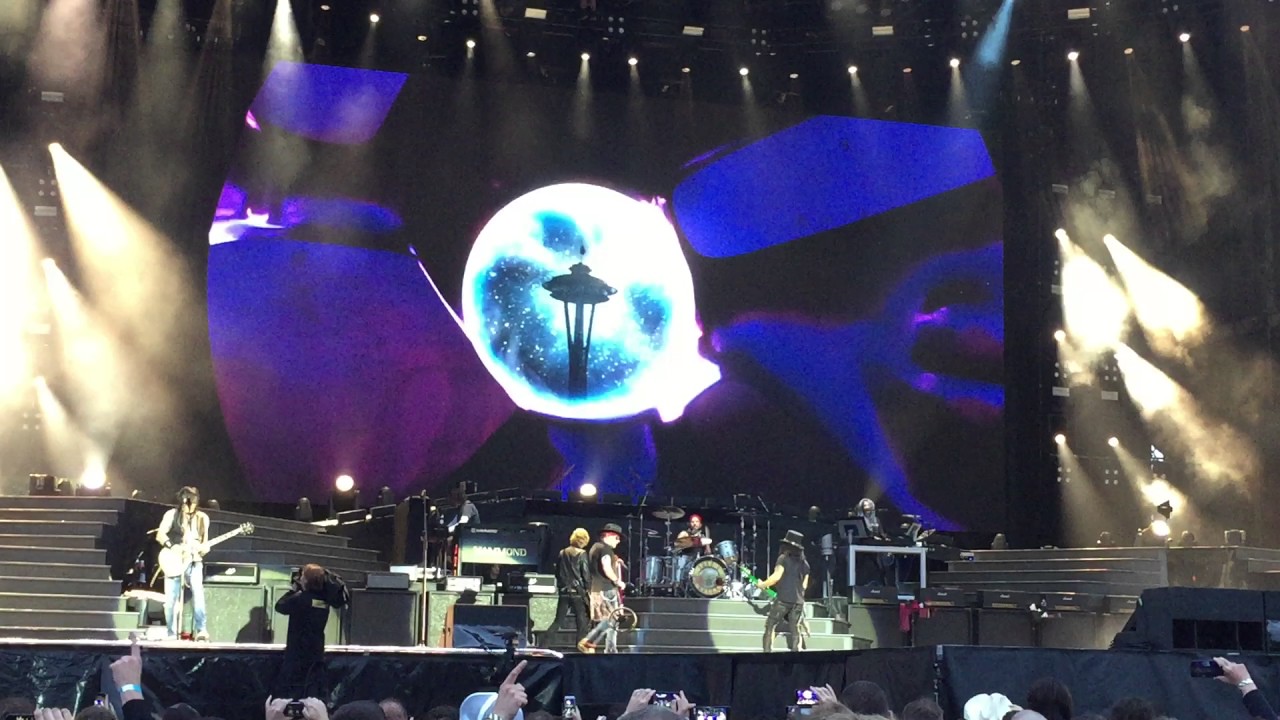 Guns N' Roses - Black Hole Sun (COMPLETE)
