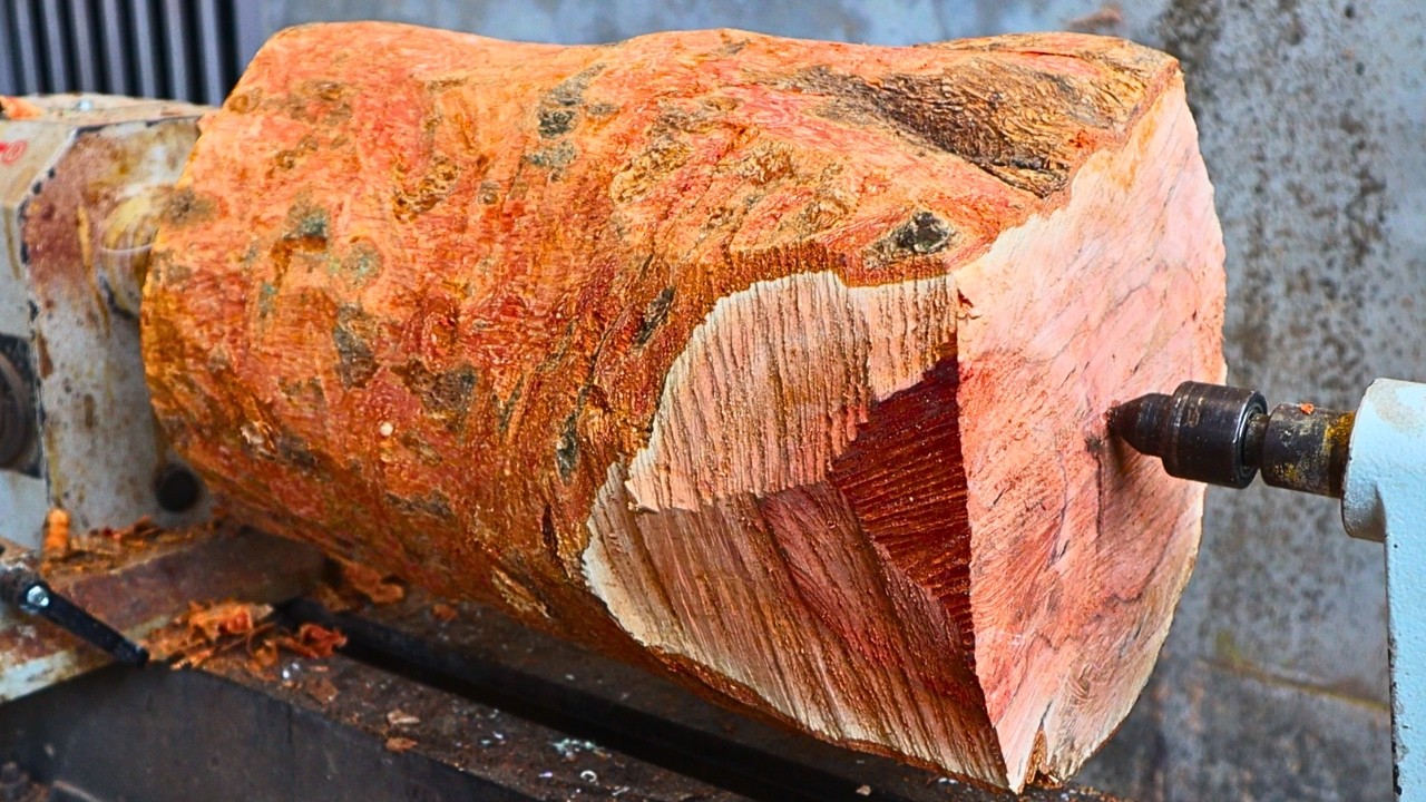 Amazing wood turning - An incredibly bold and beautiful idea with stunning results on the lathe.
