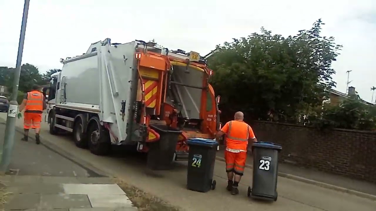 Binmen at 8:50am. XJG Part 2 (New Crew)