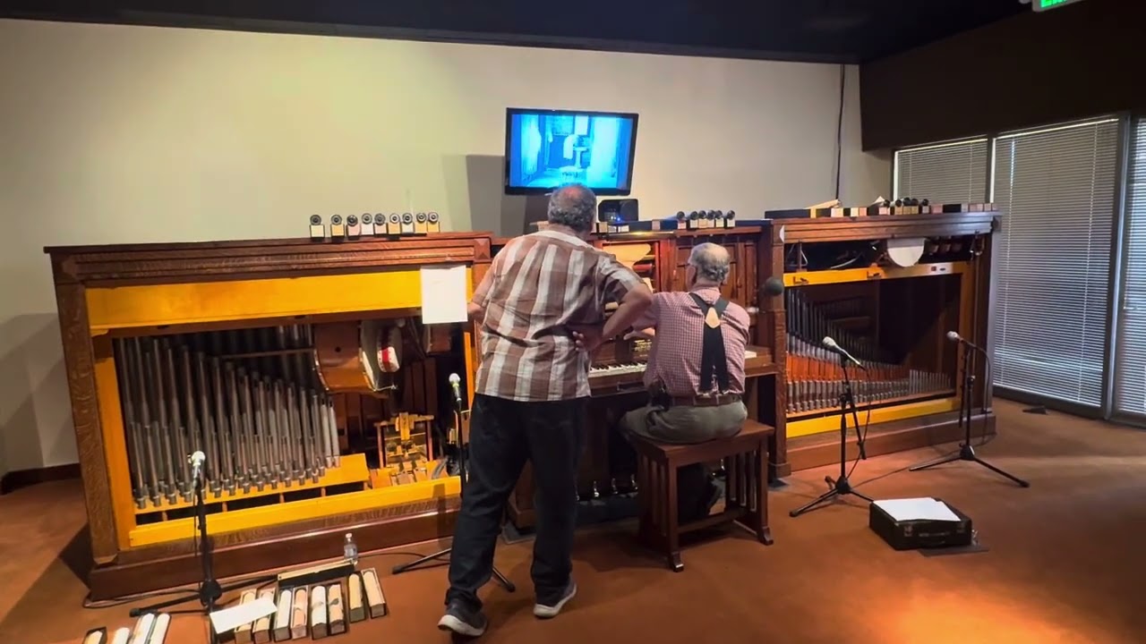 Joe Rinaudo accompanies a silent movie on the Style 41 Special Fotoplayer