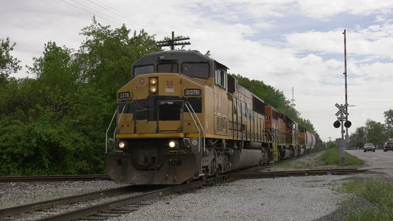 Unibrow or Moustache?  LTEX rent a wreck on the Indiana & Ohio Railway plus CSX and CF&E trains