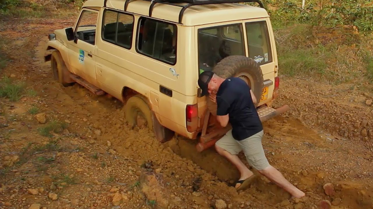 DIFFICILE TRAVERSÉE DE LA JUNGLE GABONAISE - Cyril Chauquet