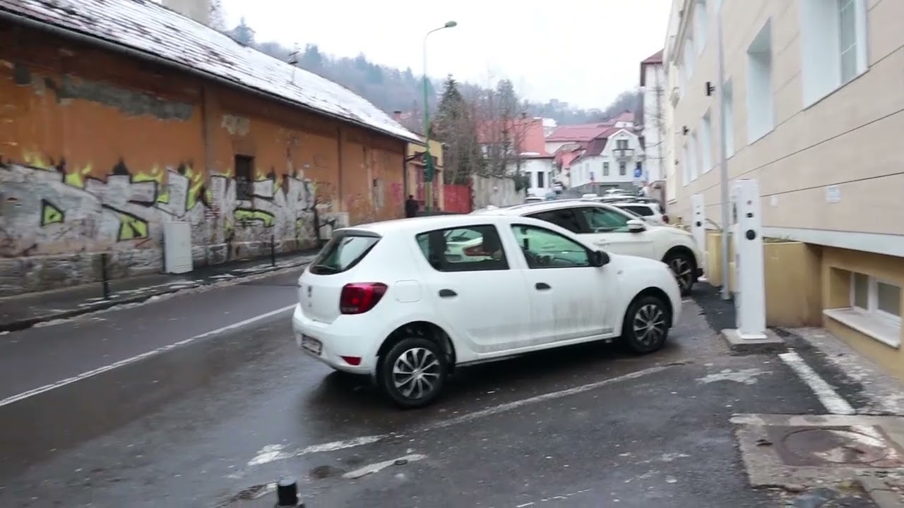 Cibinului, strada pe care ai două variante, să-ți cadă zidărie în cap sau să fi lovit de mașină