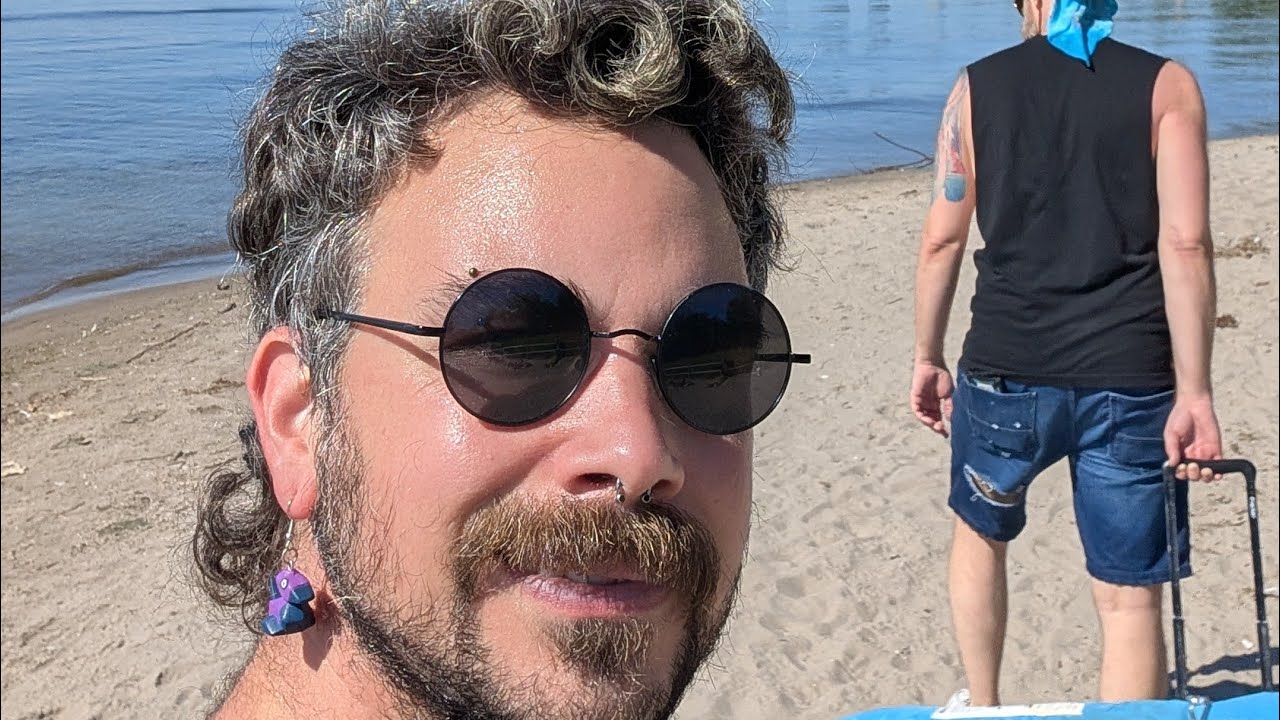 TOURONNO LIVE TORONTO WALK - UNION STATION TO THE ISLAND BEACH