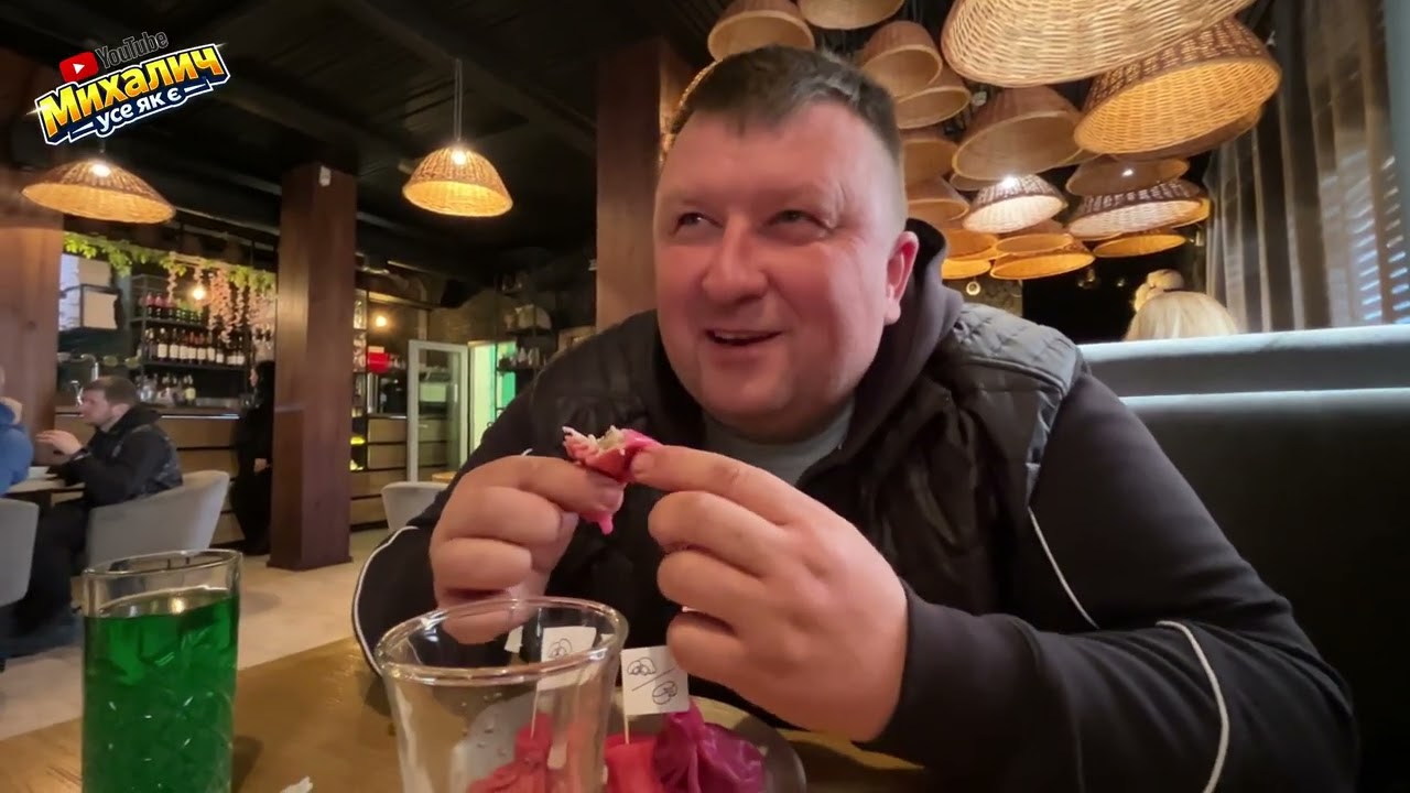 День 8 березня,провели в місті Дніпро.Ресторан, кінотеатр,набережна!!!