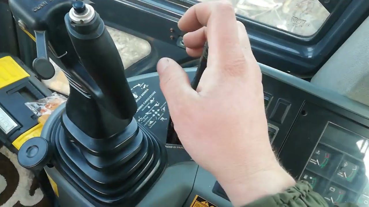 case 580 SLE кнопки