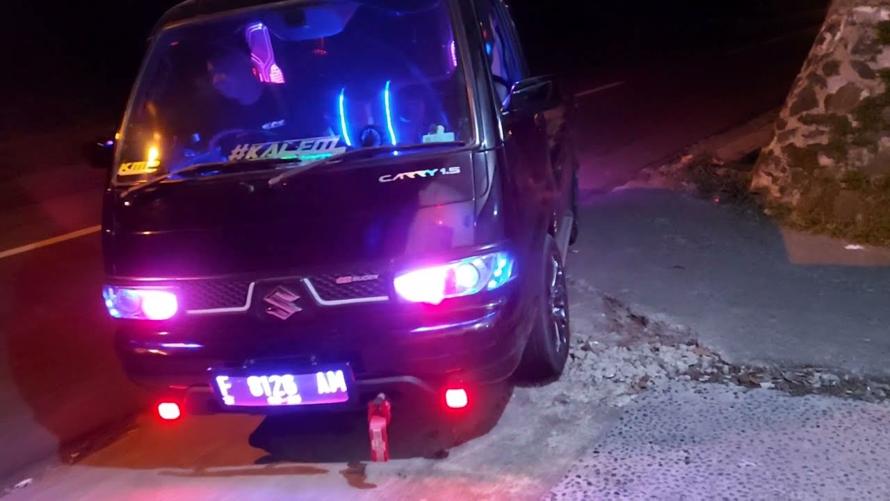 Manjain pick up kalem Pasang lampu sorot Led cree angel aye