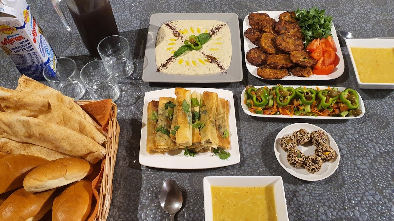 فطور ٢ رمضان🌙اكلات اهلنا الطيبين حلاوة حلقوميه سويت و اطيب عروك و سلطات😋تفضلو ويانه