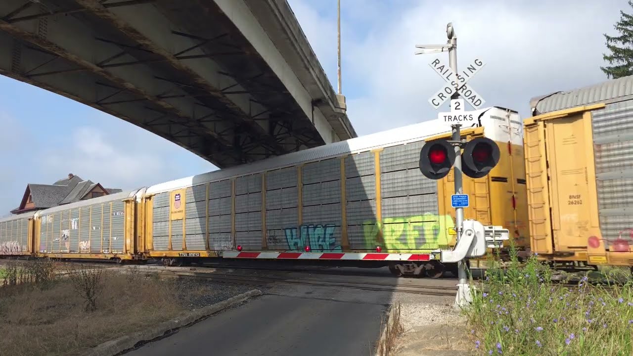 CSX 7112 Leads Autorack West | Church St. Railroad Crossing, Galion, OH