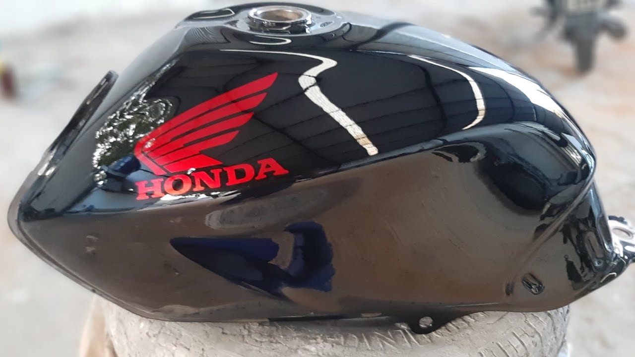 pintando tanque com adesivo feito na tinta