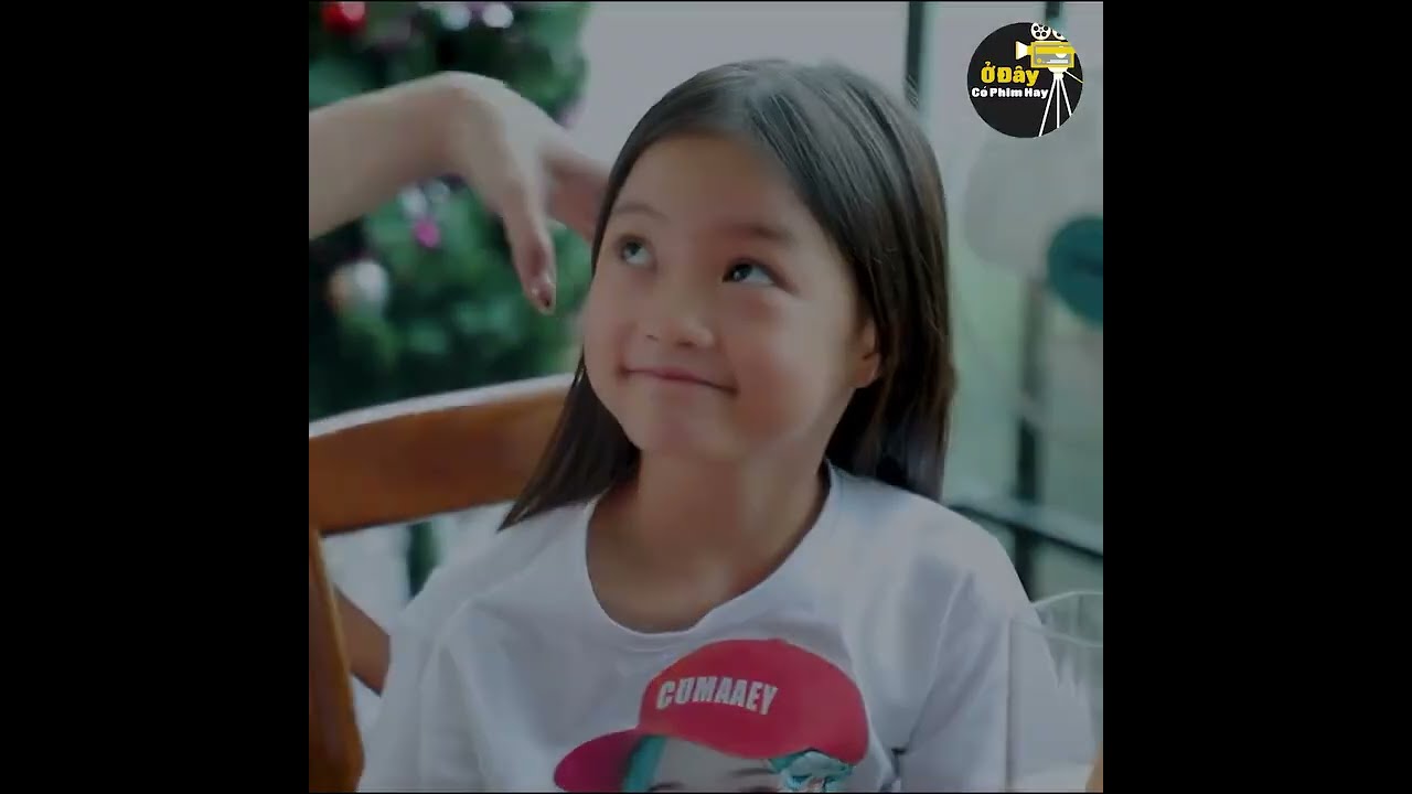 Em bé trốn trong vali để cầu cứu