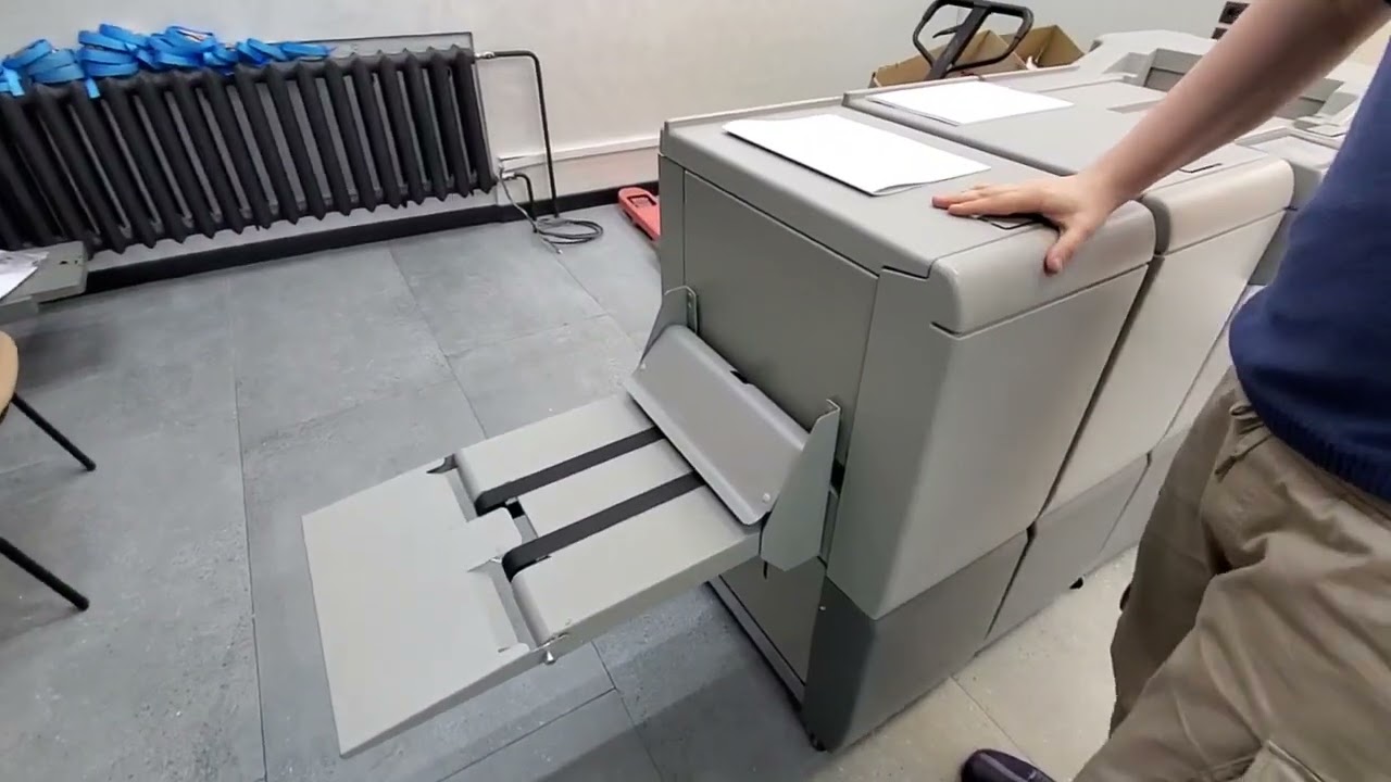 plocmatic 350 - буклетмейкер, фальцовщик, триммер (подрезка передней кромки). Квадрачение корешка.