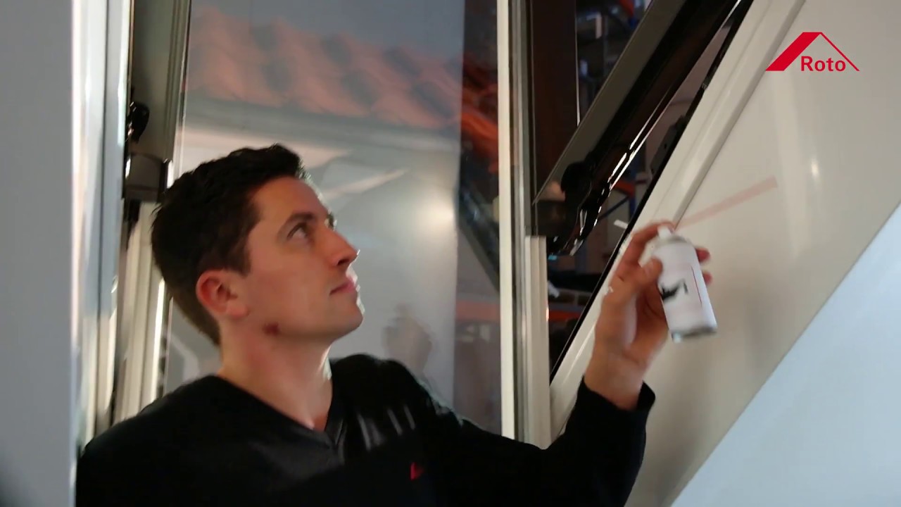 Roto Klapp-Schwingfenster WDF R8  ‒ pflegen, &ouml;len, schmieren