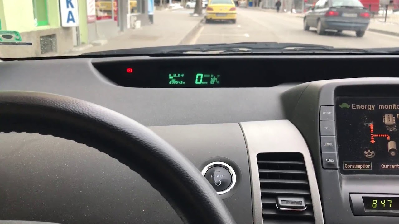 Toyota Prius 2 Hybrid - Basic video how to start and drive it