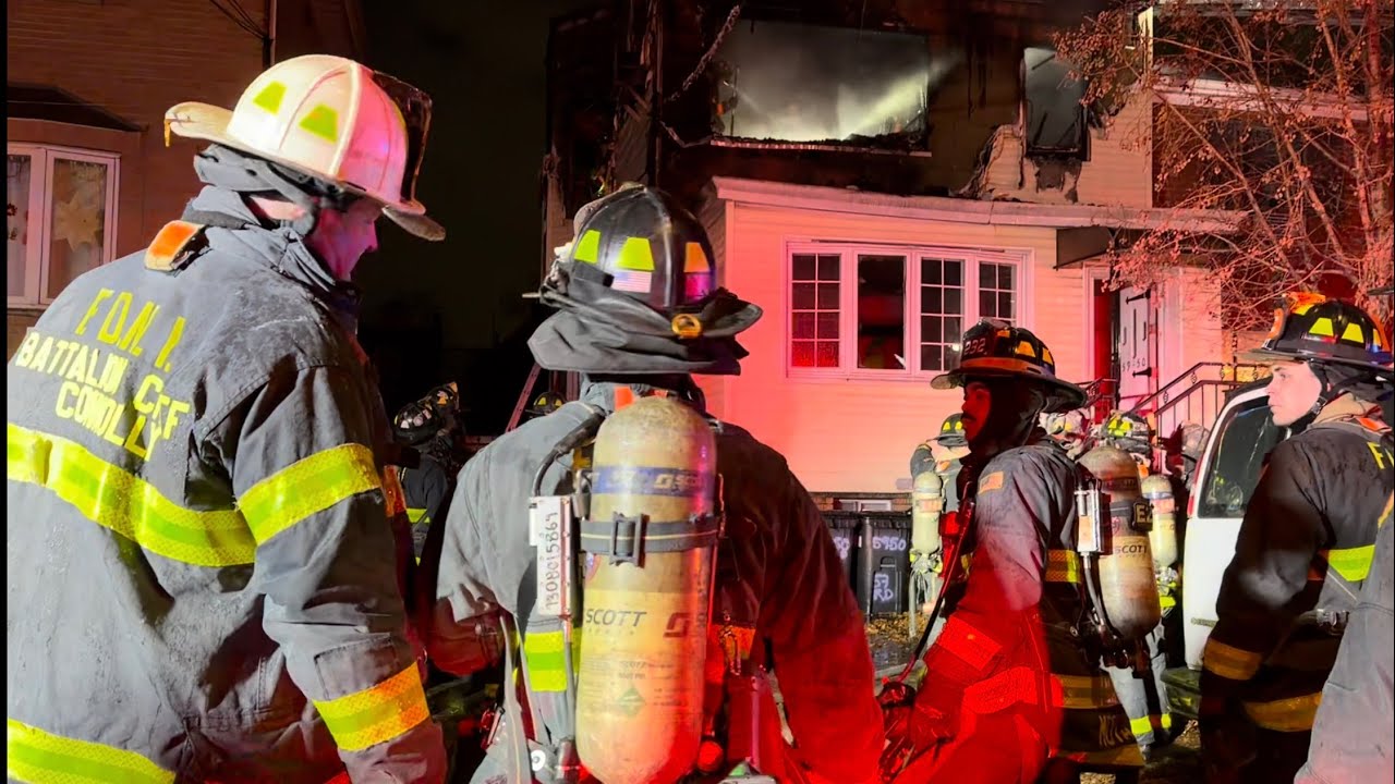 Пожарная служба Нью-Йорка (FDNY) Квинс, 10-75, ящик 7055, пожар в двухэтажном частном доме.