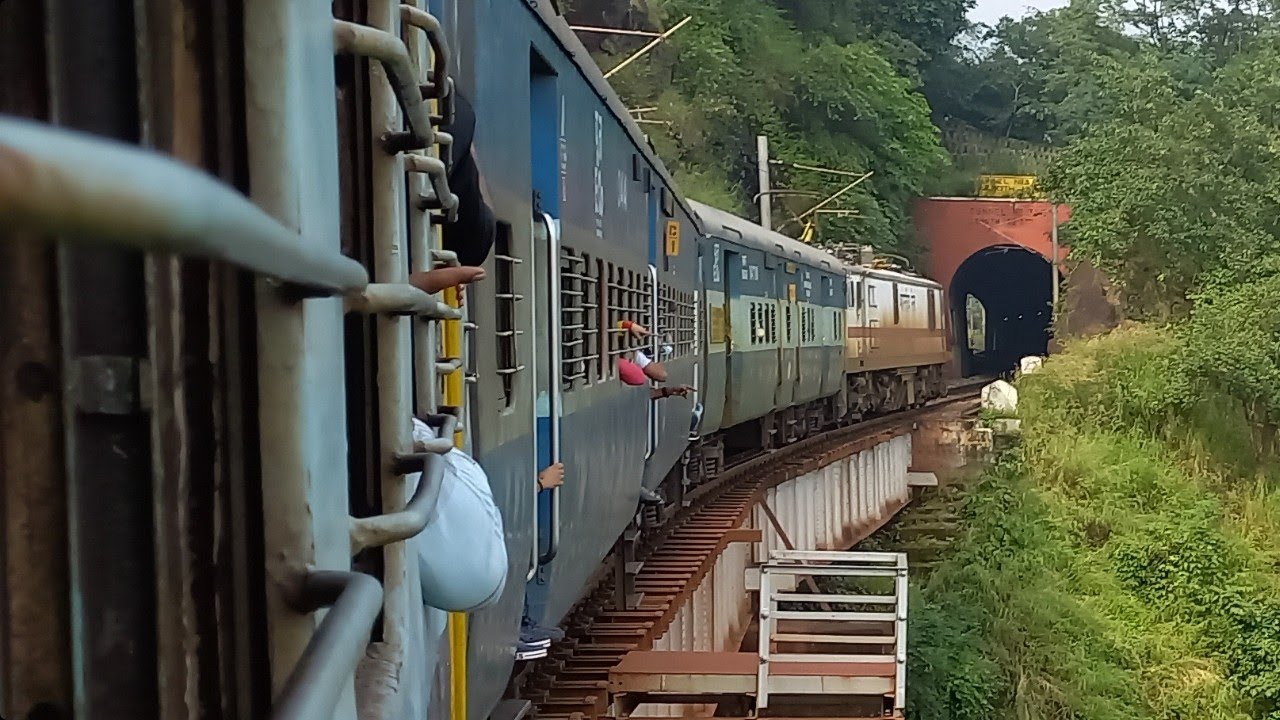 S KOTA - BORRA GUHALU FULL TRAIN JOURNEY // 08516 VSKP-KIRANDUL PASSENGER // INDIAN RAILWAYS