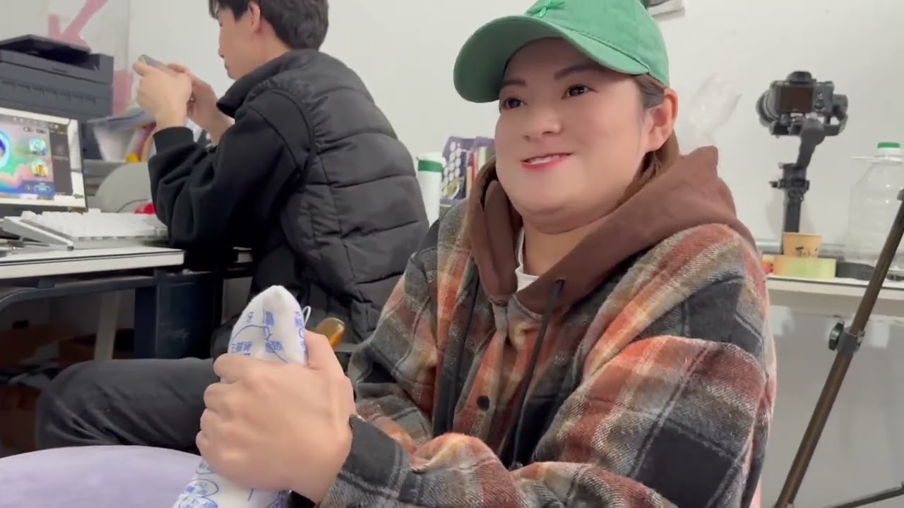闺蜜也太狠了，买了双足底按摩袜，按的我龇牙咧嘴，这是有仇啊