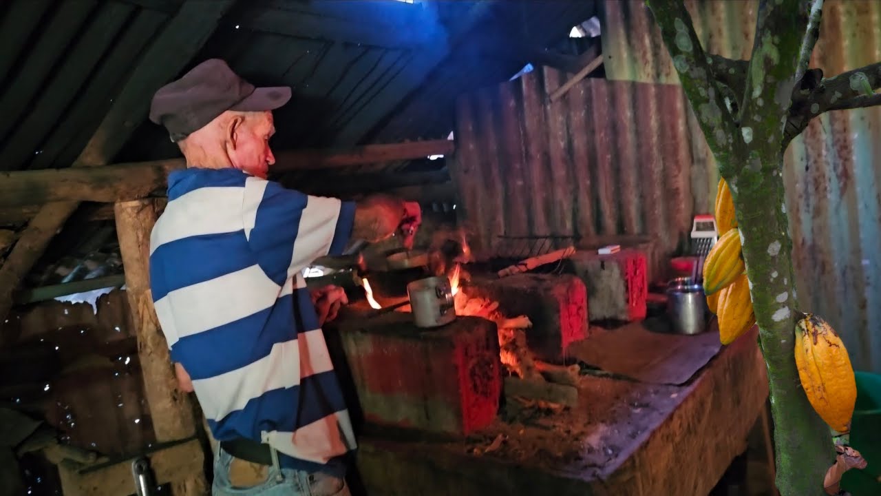 La Vida Del Campo En Guarey La Vega ( colando café el colador 🇩🇴