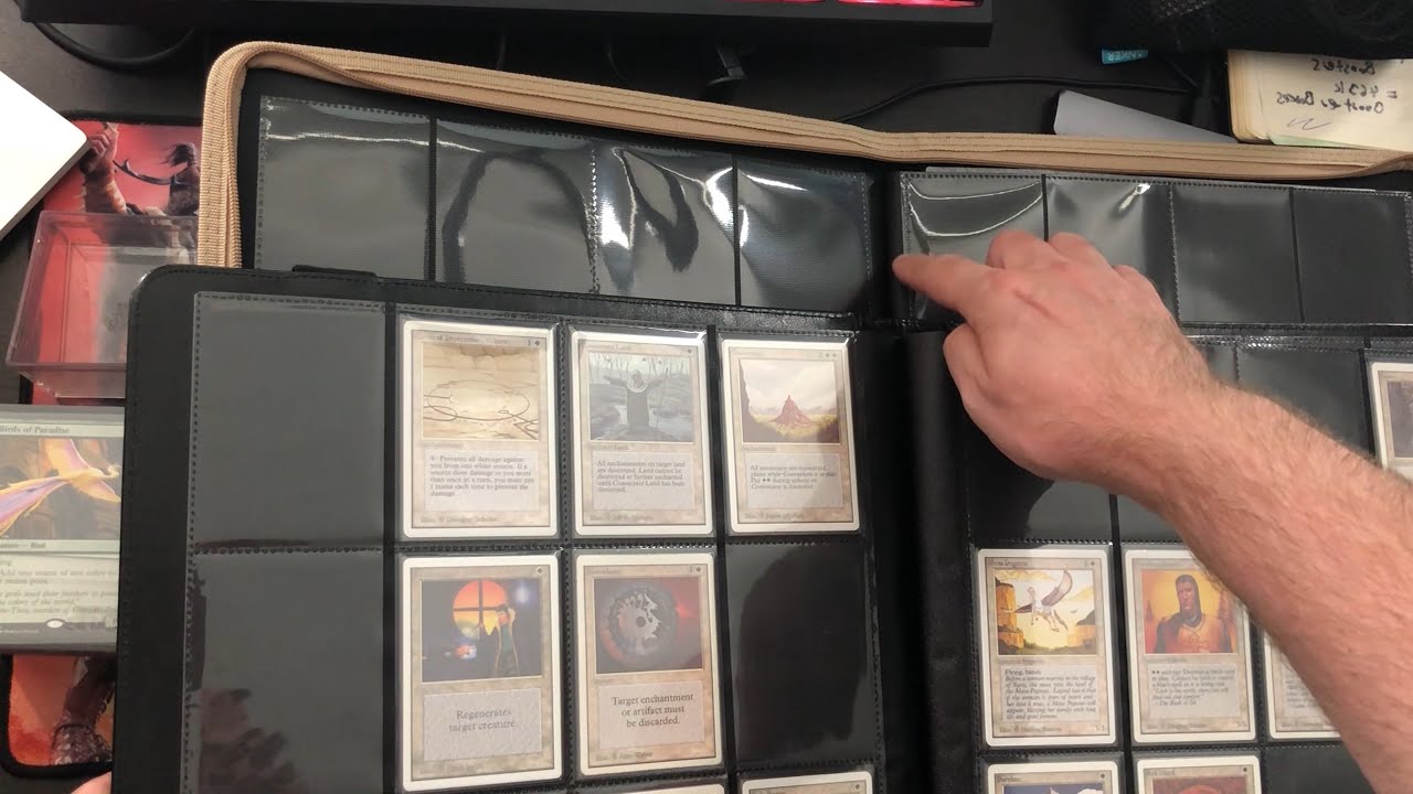 Comparing the Ultimate Guard Quad Row to the Dragon Shield Codex 12 Pocket Binder!