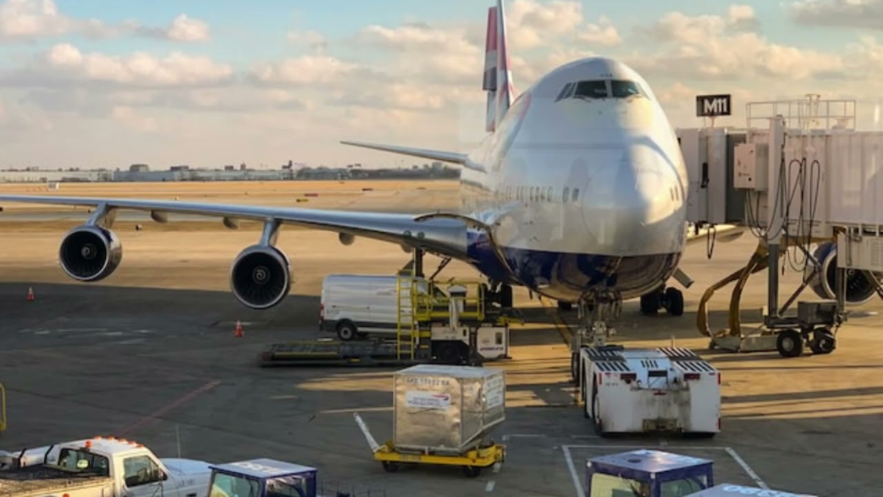 Powering Up: How Aircraft Stay Connected and Powered at the Gate - Explained! From GPU to APU