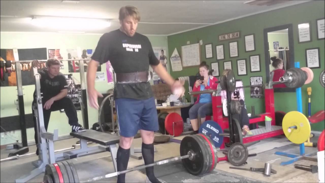 Oskar Osala 272,5kg/600lbs deadlift and me 27x190kg raw bench press