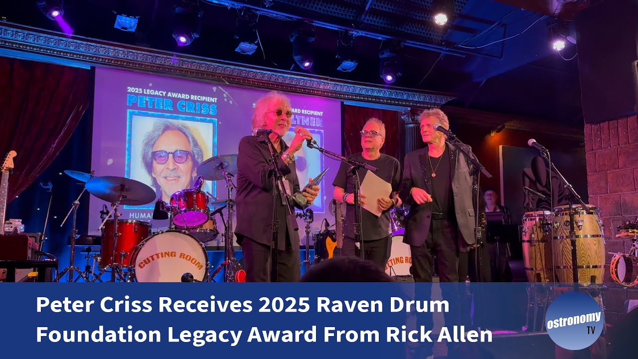 Питер Крисс получил премию Raven Drum Foundation Legacy Award 2025 от Рика Аллена.