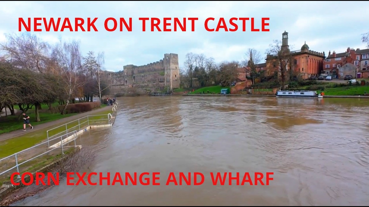 Замок времен Гражданской войны в Ньюарк-он-Тренте, набережная реки, зерновая биржа и пристань в Н...