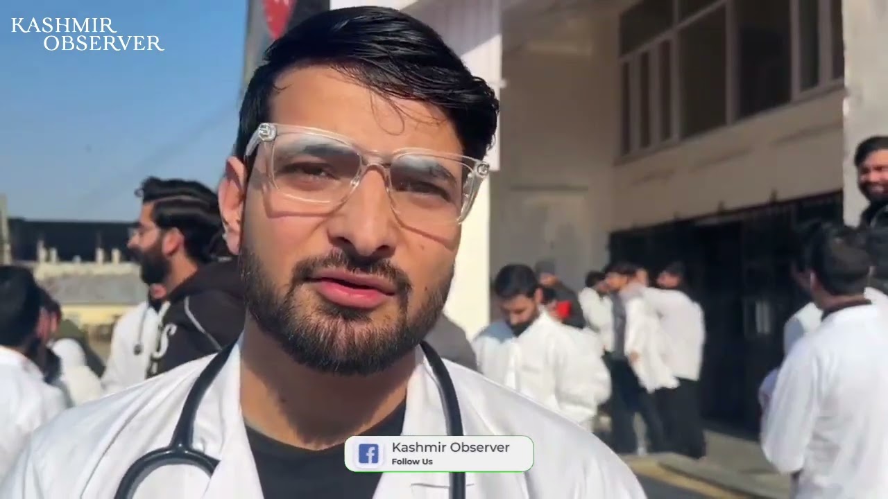 MBBS Students Protest At GMC Baramulla, Demand Restoration Of SRO 49