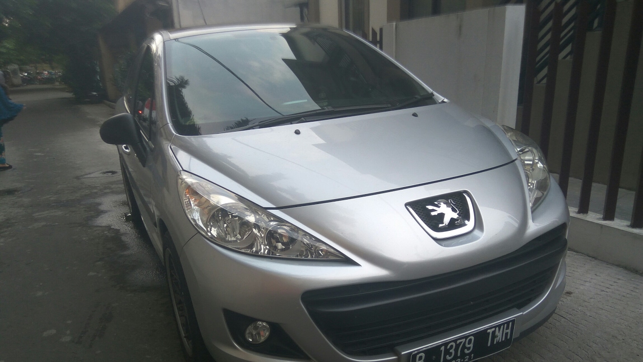 Peugeot 207 1.4 SX (2011) Start Up & In Depth Review Indonesia