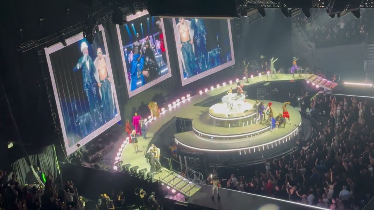 Vogue - Madonna, Chase Center, San Francisco (2/27/2024)