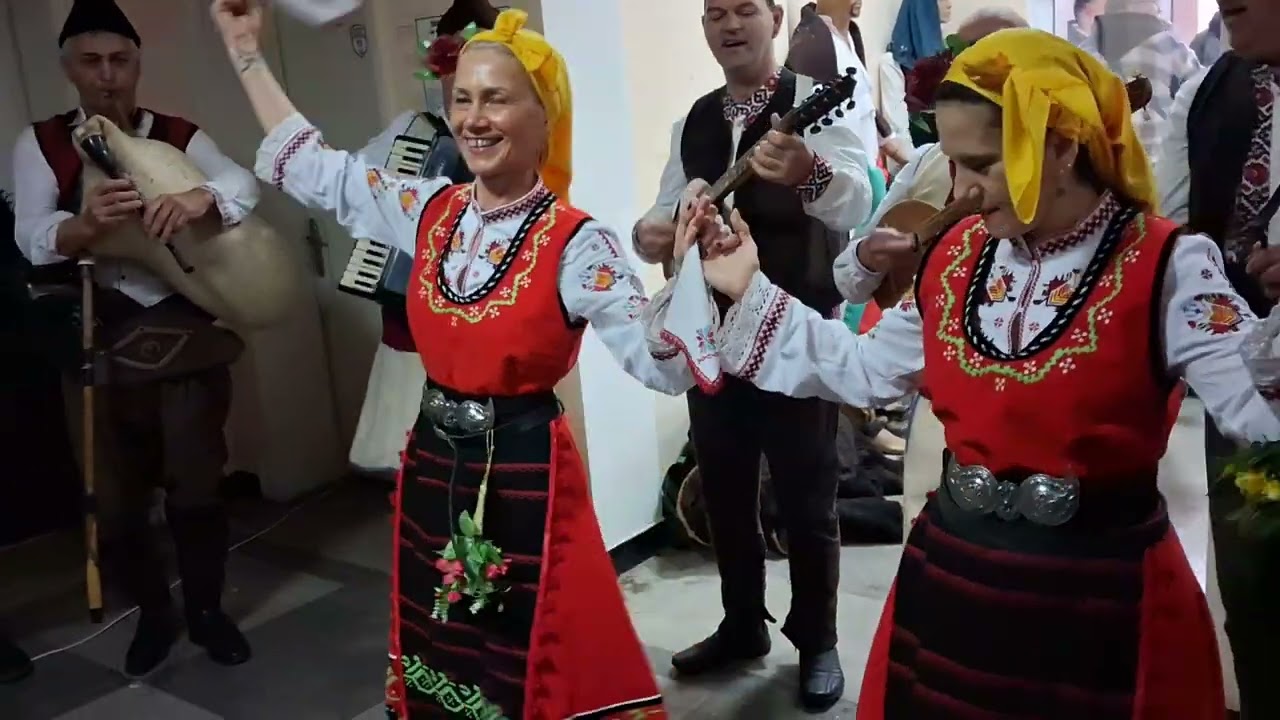 ДОРКОВСКИ КОМИТИ В с.ЦРЪНЧА- ДОМАКИНЕ, СИПИ ВИНО-2026.02.15- 124629