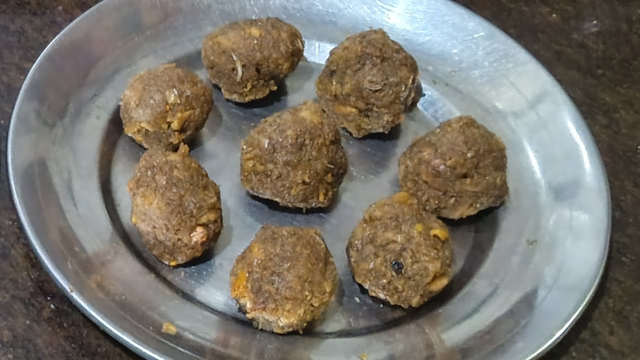 छुहारे और गुड़ के लड्डू (सबसे सिंपल और बेस्ट)